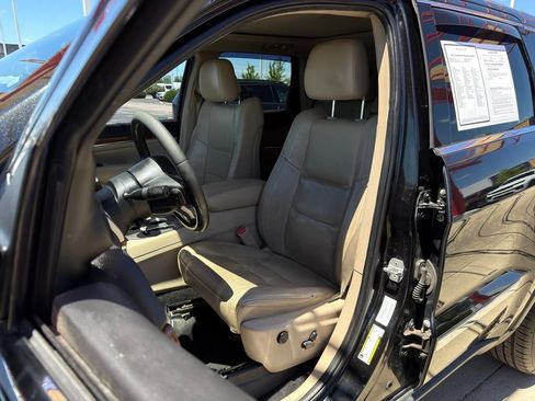 Used 2011 Jeep Grand Cherokee Limited w/ Luxury Group II AWD/4WD image 12