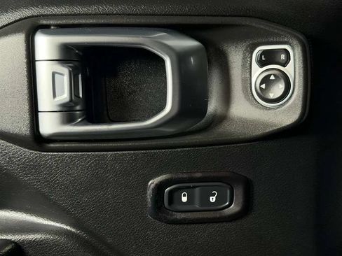 Used 2018 Jeep Wrangler Unlimited Sport S AWD/4WD image 23