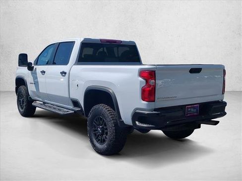 Used 2024 Chevrolet Silverado 2500 ZR2 w/ Technology Package AWD/4WD image 8