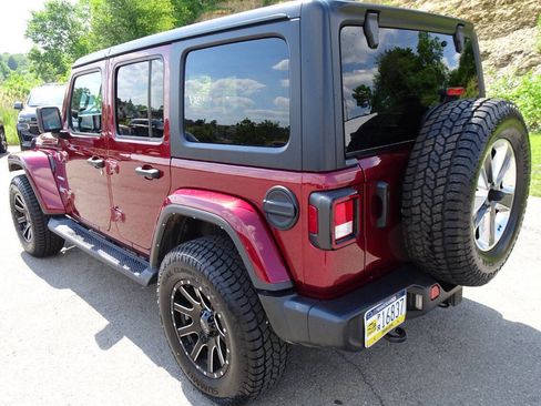 Used 2021 Jeep Wrangler Unlimited Sahara w/ Uconnect 4C Nav & Sound Group AWD/4WD image 8