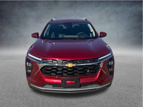 Used 2025 Chevrolet Trax LT w/ LT Convenience Package FWD image 2