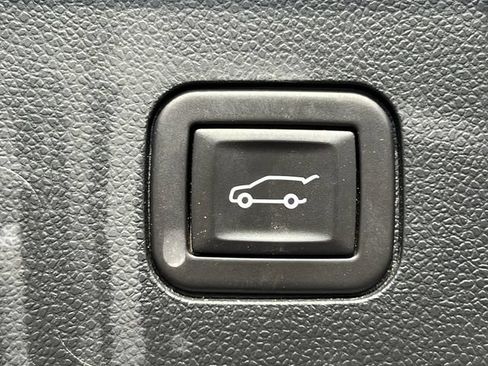 Used 2025 Chevrolet Equinox ACTIV w/ Convenience Package III AWD/4WD image 38