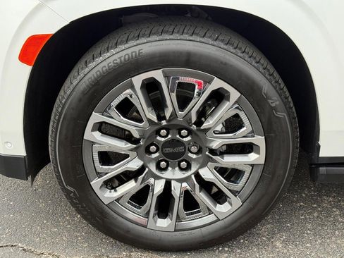 Used 2024 GMC Yukon Denali Ultimate image 7