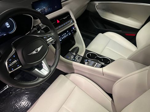 Used 2025 Genesis G70 2.5T image 11