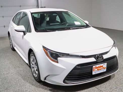 Used 2023 Toyota Corolla LE FWD image 5