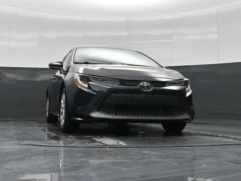 Used 2021 Toyota Corolla LE image 19