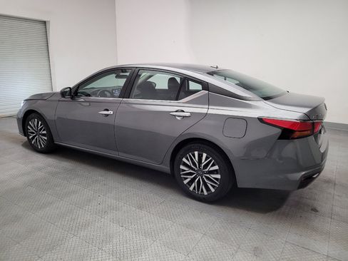 Used 2025 Nissan Altima 2.5 SV FWD image 3