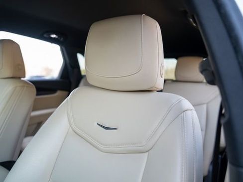Used 2017 Cadillac XT5 FWD image 40