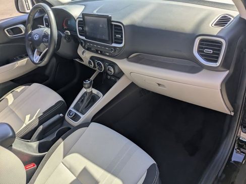 Used 2025 Hyundai Venue SEL image 31