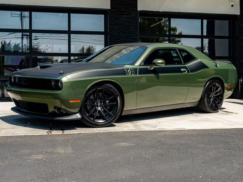 Used 2022 Dodge Challenger R/T w/ T/A Package RWD image 3