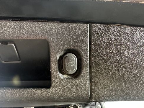Used 2018 GMC Yukon XL SLT w/ HD Trailering Package AWD/4WD image 6