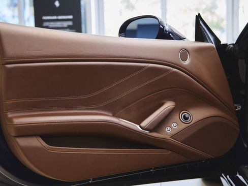 Used 2016 Ferrari California T image 29