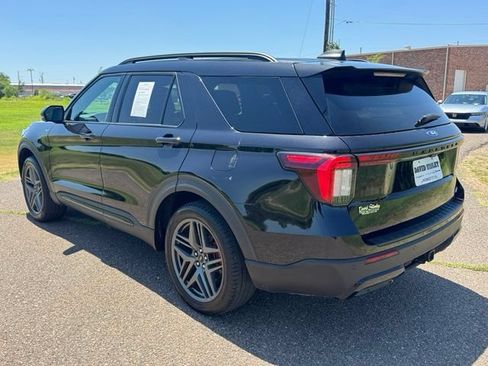 Used 2025 Ford Explorer ST-Line w/ ST-Line Street Pack AWD/4WD image 4