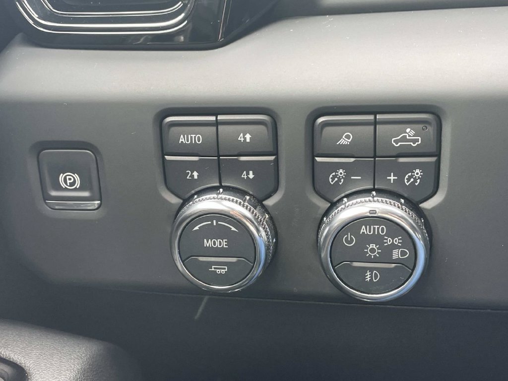 Used 2025 GMC Sierra 2500 AT4 w/ AT4 Preferred Package AWD/4WD image 21