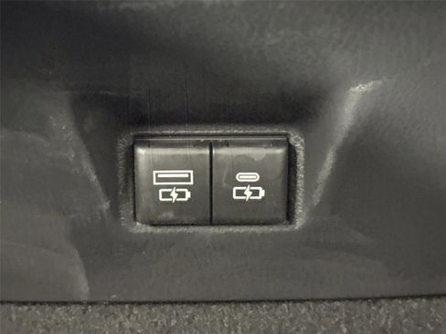 Certified 2025 Toyota Camry LE image 38