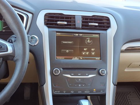 Used 2015 Ford Fusion SE w/ Equipment Group 202A image 15