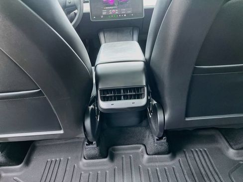 Used 2025 Tesla Model Y Long Range RWD image 25