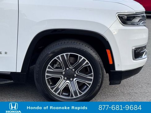 Used 2024 Jeep Wagoneer L Series II image 43