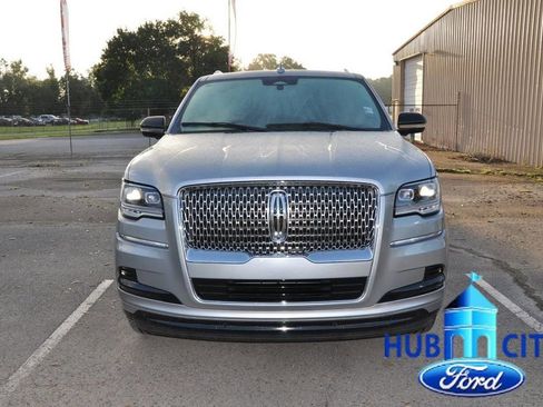 Used 2023 Lincoln Navigator Reserve image 8