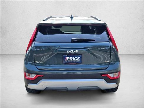 Used 2023 Kia Niro EX FWD image 7