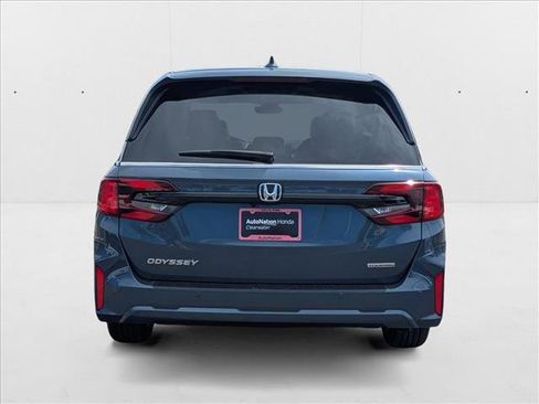 New 2026 Honda Odyssey Touring image 7