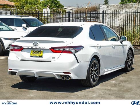 Used 2021 Toyota Camry SE w/ Carpet Mat Package (TMS) FWD image 4