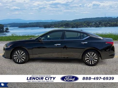 Used 2025 Nissan Altima 2.5 SV FWD image 6
