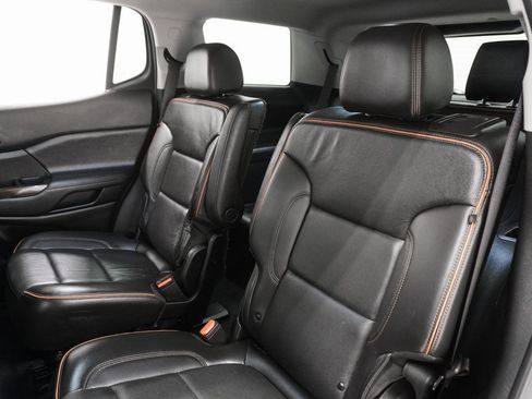 Used 2023 GMC Acadia AT4 image 17