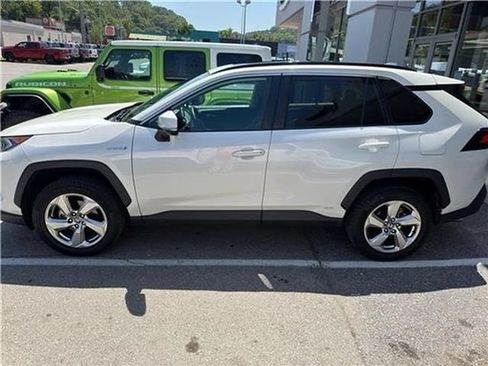 Used 2021 Toyota RAV4 XLE Premium AWD/4WD image 43