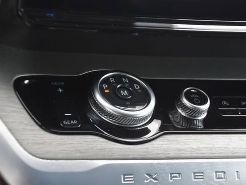 Used 2025 Ford Expedition Max Platinum AWD/4WD image 39