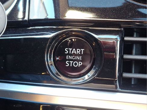 Used 2025 Nissan Pathfinder SV w/ SV Premium Package image 25