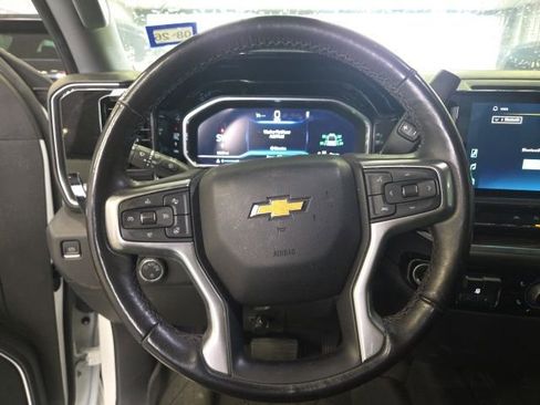Used 2022 Chevrolet Silverado 1500 LT AWD/4WD image 9