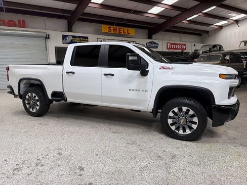 Used 2024 Chevrolet Silverado 2500 Custom w/ Custom Value Package AWD/4WD image 10