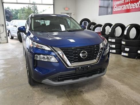 Used 2021 Nissan Rogue SV AWD/4WD image 3