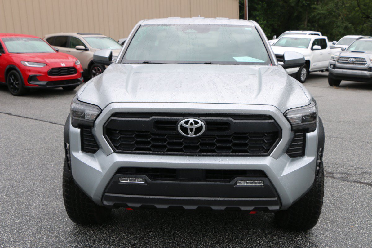 Used 2024 Toyota Tacoma TRD Off-Road AWD/4WD image 11