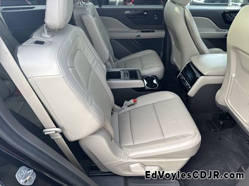 Used 2023 Lincoln Aviator Reserve w/ Equipment Group 201A image 18