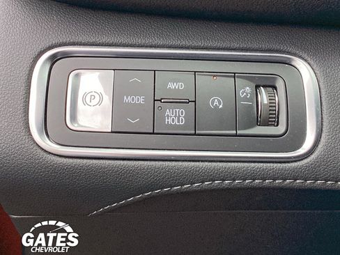 Used 2025 Buick Enclave Avenir w/ Super Cruise Package AWD/4WD image 27