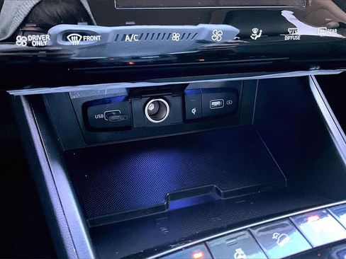 Used 2024 Hyundai Tucson Limited image 32