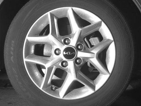 Used 2025 Kia Soul LX w/ LX Technology Package FWD image 13
