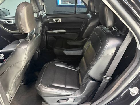 Used 2022 Ford Explorer XLT w/ Equipment Group 202A AWD/4WD image 28
