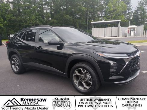 Used 2025 Chevrolet Trax LT w/ Driver Confidence Package FWD image 1