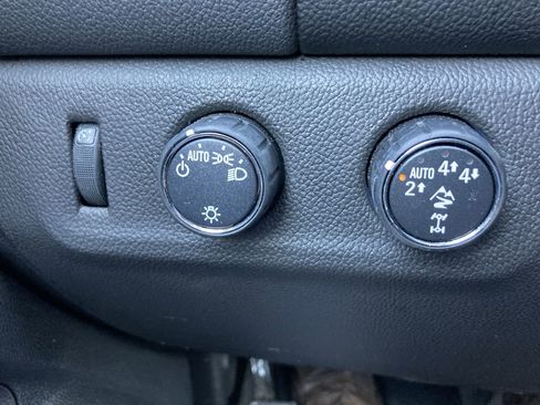 Used 2022 Chevrolet Colorado ZR2 w/ ZR2 Midnight Special Edition AWD/4WD image 15