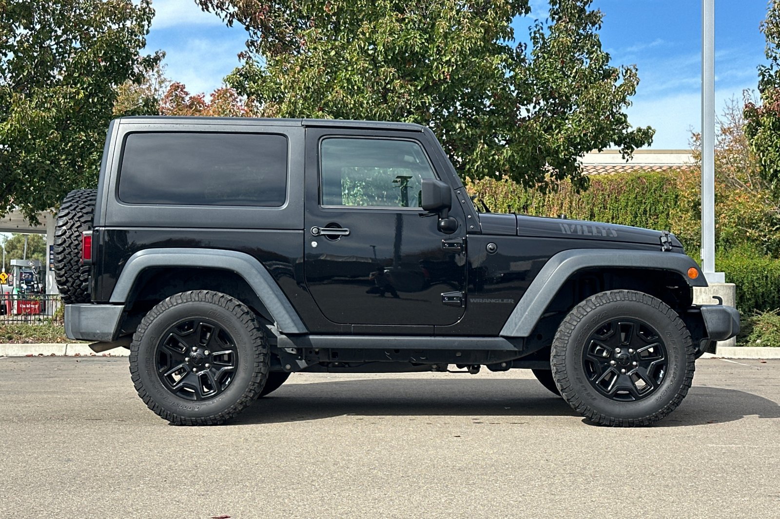 Used 2016 Jeep Wrangler Sport AWD/4WD image 3