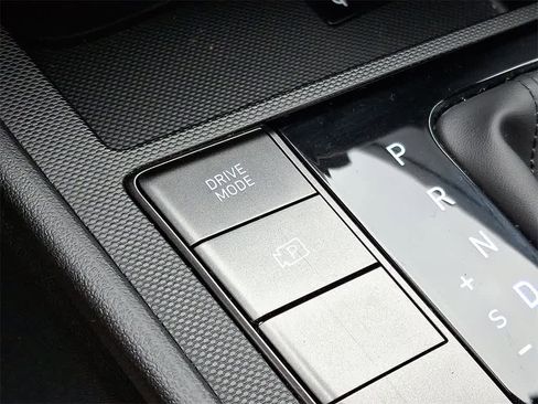 Certified 2025 Hyundai Elantra Sport image 21