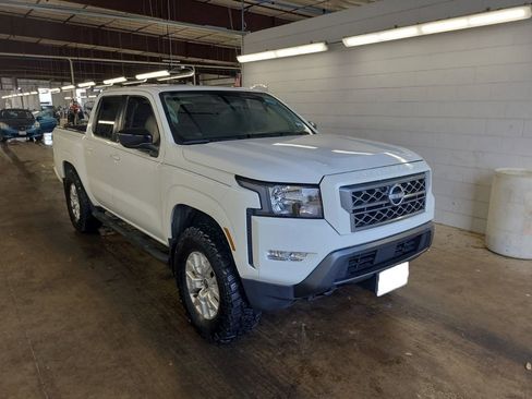 Used 2022 Nissan Frontier SV image 3