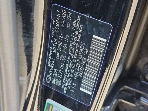 Used 2025 Hyundai Elantra SEL FWD image 36