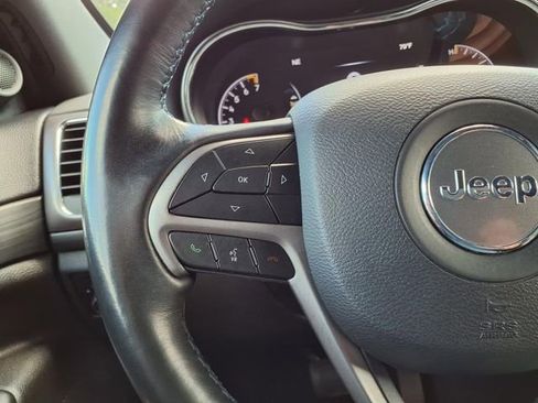 Used 2019 Jeep Grand Cherokee Laredo image 27