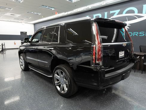 Used 2017 Cadillac Escalade Luxury image 10