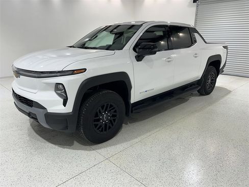 New 2025 Chevrolet Silverado EV LT image 1