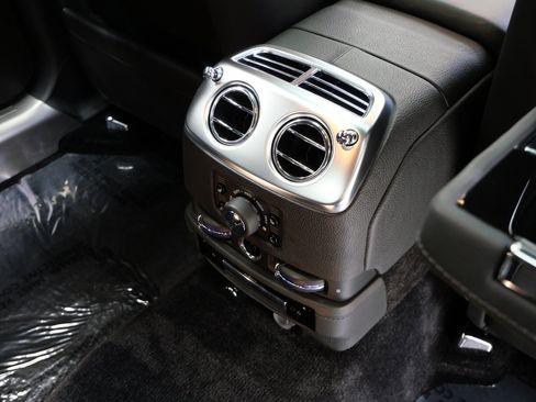 Used 2019 Rolls-Royce Ghost Extended Wheelbase RWD image 38